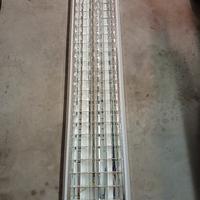 plafoniera a neon da negozio