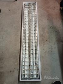 plafoniera a neon da negozio