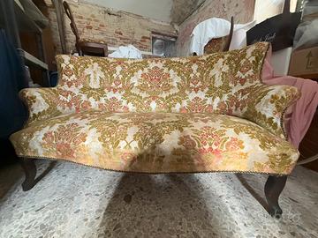 Divanetto vintage con due poltroncine