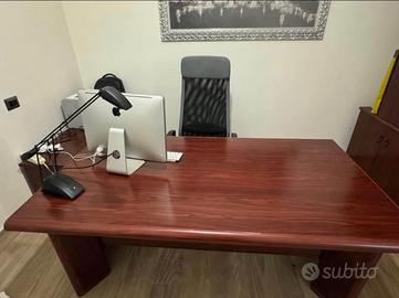 Scrivania,etagere e mobile. Ufficio e/o studio