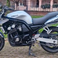 Yamaha FZS 600 Fazer