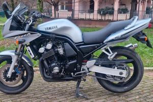 Yamaha FZS 600 Fazer