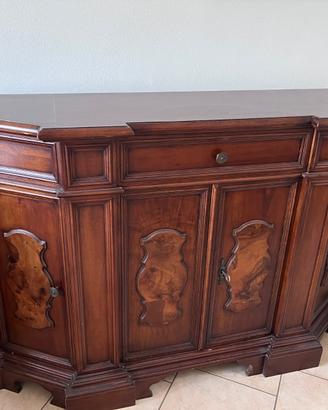 credenza scantonata a quattro ante d'epoca
