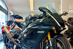 YAMAHA R6 AKRAPOVIC FINANZIABILE TOTAL BALCK