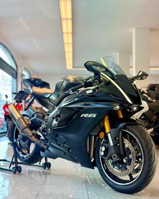YAMAHA R6 AKRAPOVIC FINANZIABILE TOTAL BALCK