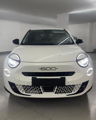 Fiat 600 Hybrid 110 CV DCT MHEV La Prima
