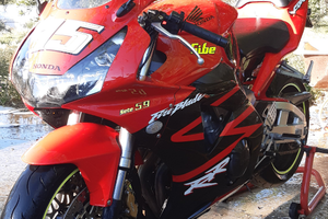 Honda cbr 900rr 954