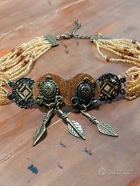 Collana girocollo vintage stile " hippy ".