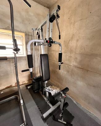 home gym con pacco pesi).
