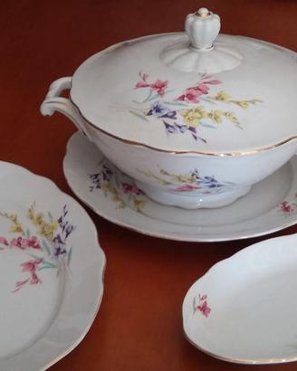 2 SET-  ZUPPIERA  DIPINTA e  ZUPPIERA BIANCA