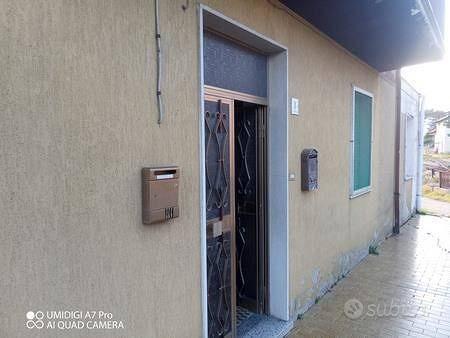 Rustico / Casale di 300 m² con più di 5 locali a C - Vista 2