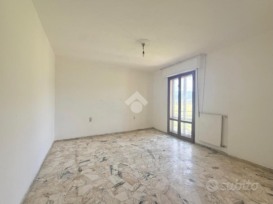 5 LOCALI A PRATO - Vista 2