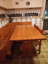 Tavolo + panca angolare + 2 sedie