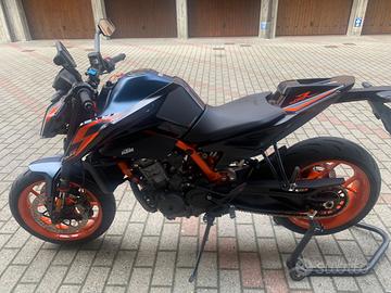 KTM Duke 890R