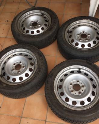 Cerchi con gomme termiche