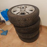 Gomme Pirelli 205/55 R17 e cerchi in lega Renault