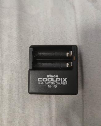 Caricabatterie Nikon Coolpix MH-70 più 2 batterie