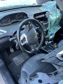 Parti elettroniche ed interni Peugeot 2008