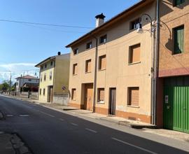AMPIA CASA TRICAMERE IN LINEA CON GIARDINO DI 3...