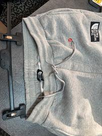 Pantaloni tuta taglia M the north face