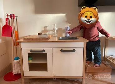 Cucina Ikea hack Montessori con rubinetto