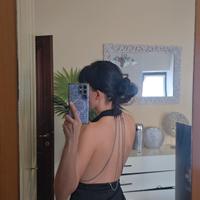 vestito nero con schiena scoperta