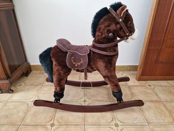 Cavallo a dondolo in legno