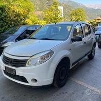 Ricambi Dacia Sandero 2010 bianca e blu scuro