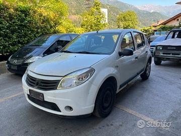 Ricambi Dacia Sandero 2010 bianca e blu scuro