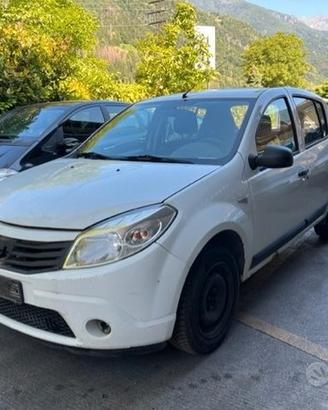 Ricambi Dacia Sandero 2010 bianca e blu scuro
