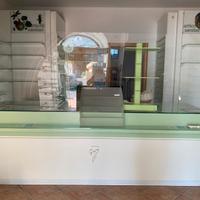 Arredo espositivo per farmacia