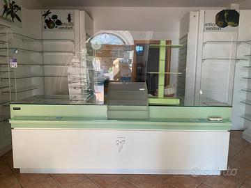 Arredo espositivo per farmacia