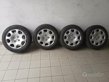 4 Pneumatici invernali 185/65 R15 88H - con cerchi