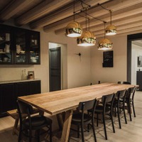 tavolo e panchine in abete vecchio gamba inlinata