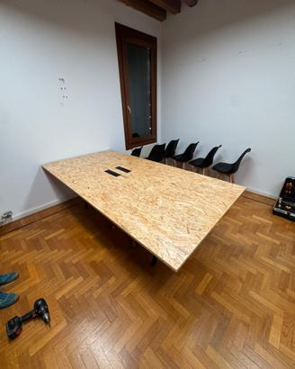 Tavolo riunioni di design