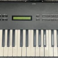 SYNTH VINTAGE ROLAND U-20 RS-PCM