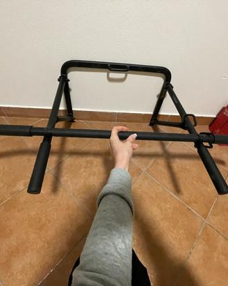 Attrezzo per trazioni