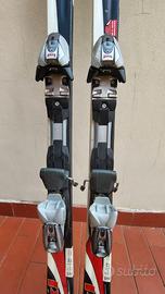 Sci wolkl con attacchi e bastoncini