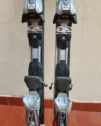 Sci wolkl con attacchi e bastoncini