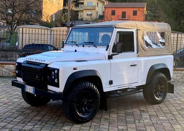 LANDROVERDefender902.2TD4StationWagon