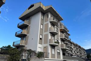 Appartamento di 90 m² con 4 locali e box auto a Ri