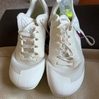 Scarpe da corsa atletica con chiodi