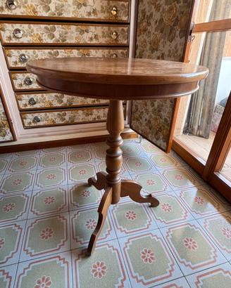 Tavolino tondo in legno massello