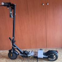 Monopattino elettrico jeep. Electric scooter jeep