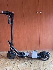 Monopattino elettrico jeep. Electric scooter jeep