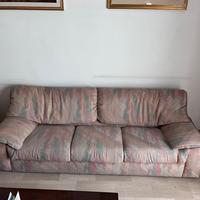 Divano con struttura in legno