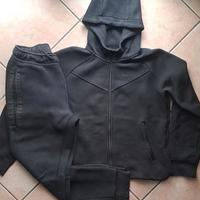 tuta nike tech