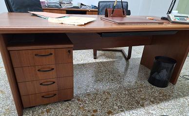 Scrivania ufficio professionale ampia e robusta