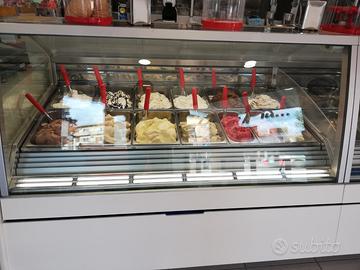 Gelateria pasticceria attivita' ventennale
