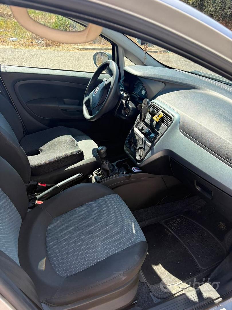 Fiat Grande Punto 2010 photo 5